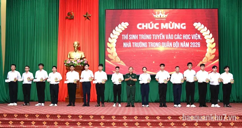 Bộ CHQS tỉnh Tây Ninh gặp mặt động viên thí sinh trúng tuyển vào các học viện, nhà trường Quân đội 