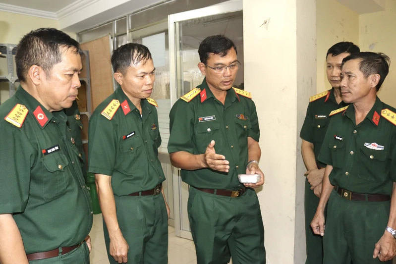 Quân khu 7 kiểm tra thực trạng công tác lưu trữ mẫu hài cốt liệt sĩ để phục vụ giám định ADN