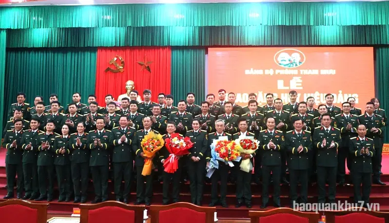 Trao Huy hiệu Đảng tặng các đảng viên thuộc Đảng bộ Quân sự Thành phố Đồng Nai 
