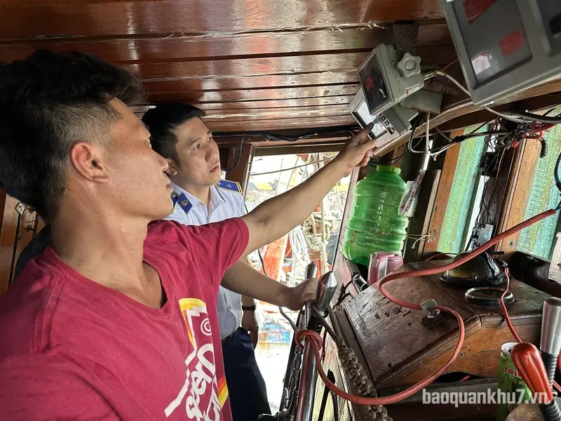 Bộ Tư lệnh Vùng Cảnh sát biển 3 kịp thời ngăn chặn 3 tàu cá có nguy cơ vượt ranh giới sang vùng biển nước ngoài