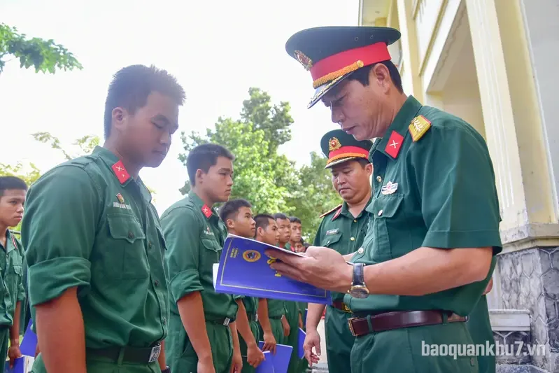 Quân khu 7 kiểm tra công tác chuẩn bị và tổ chức huấn luyện giai đoạn 2 năm 2026 tại Sư đoàn 5