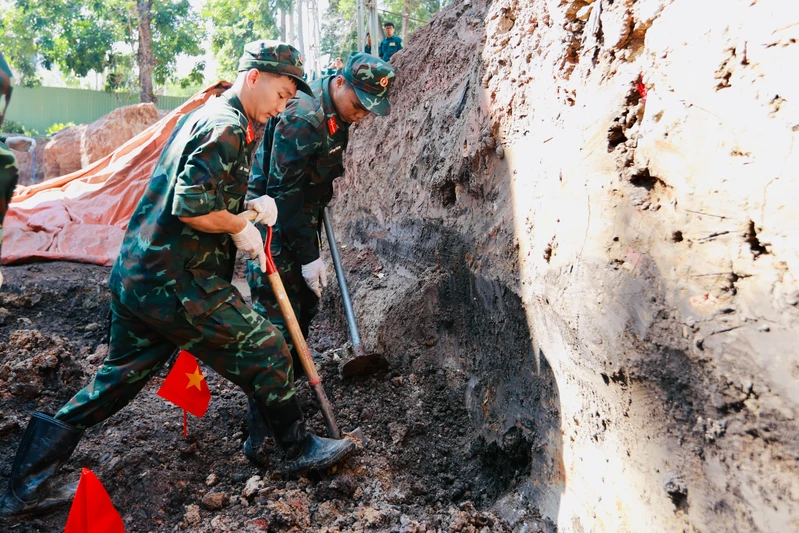 Quân khu 7: Phát hiện và quy tập thêm 13 hài cốt liệt sĩ trong ngày 5/8