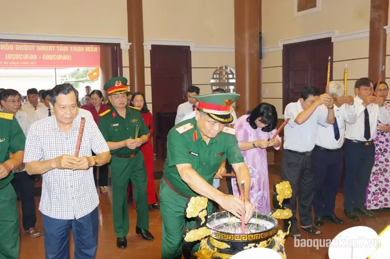 Kỷ niệm 21 năm ngày mất Trung tướng Đồng Văn Cống
