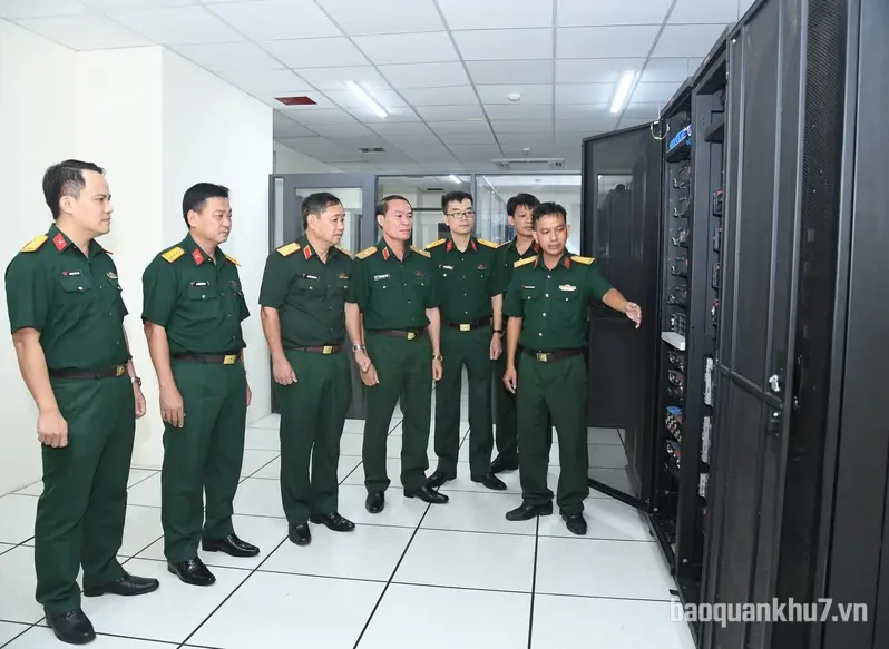  Bộ Quốc phòng kiểm tra chuyên đề cải cách hành chính và chuyển đổi số tại Quân khu 7 