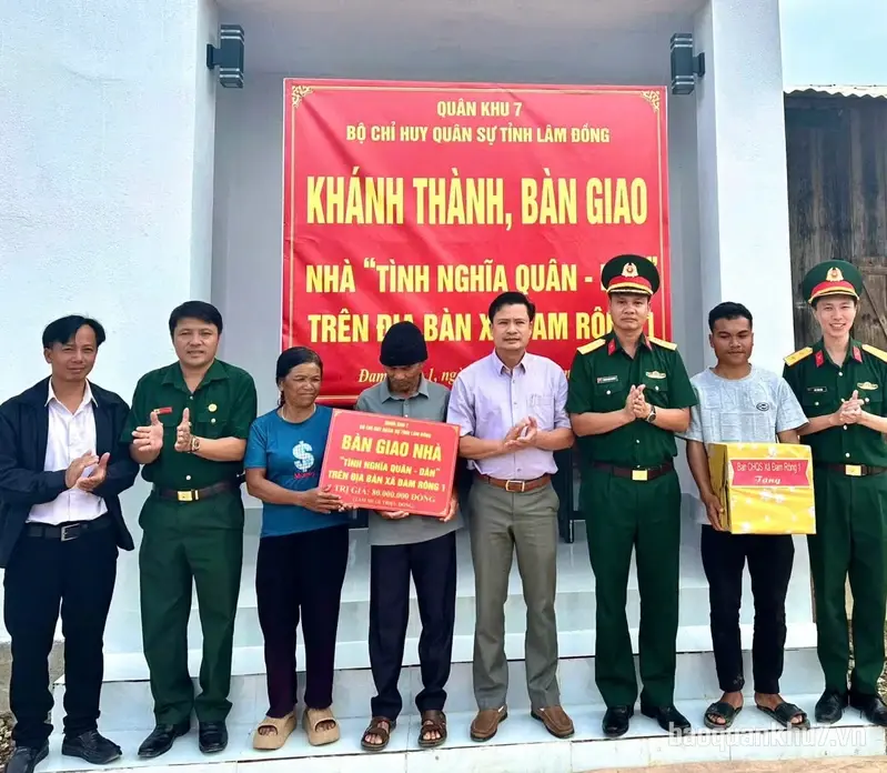 Ban CHQS xã Đam Rông 1 trao tặng nhà tình nghĩa quân – dân
