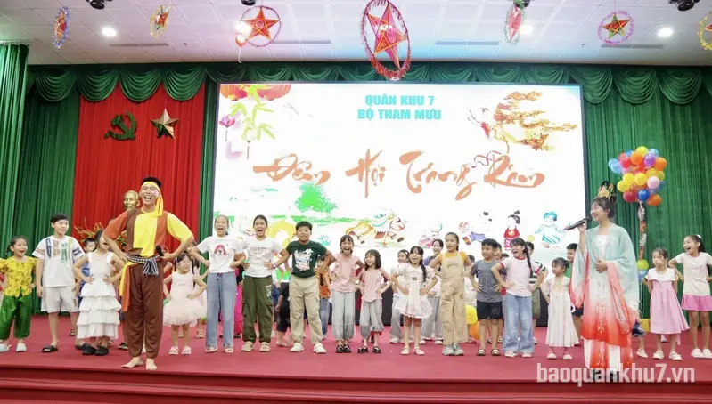 Rộn ràng "Đêm hội trăng rằm" năm 2026 tại Bộ Tham mưu Quân khu 