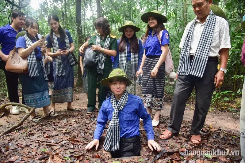 Hội Cựu chiến binh TPHCM tổ chức hoạt động ý nghĩa dành cho sinh viên Lào, Campuchia