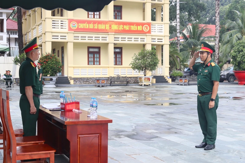 Cục Chính trị Quân khu kiểm tra điều lệnh đội ngũ năm 2026
