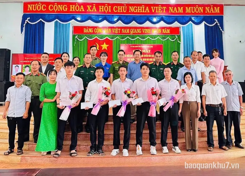 Phường Phước Long, thành phố Đồng Nai động viên thí sinh trúng tuyển học viện, nhà trường Quân đội, Công an