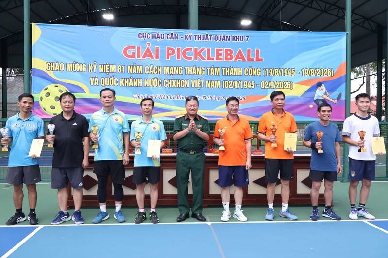 Cục Hậu cần – Kỹ thuật Quân khu giao lưu Pickleball chào mừng 81 năm Quốc khánh 2/9