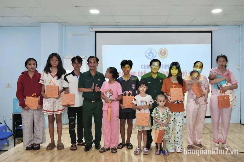 Mang trung thu ấm áp đến các bệnh nhi