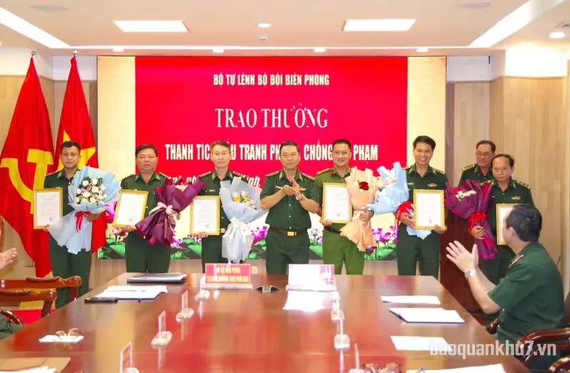 Bộ Tư lệnh Bộ đội Biên phòng thưởng nóng các tập thể lập thành tích xuất sắc trong đấu tranh phòng, chống tội phạm