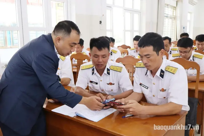 Lữ đoàn 167 nâng cao kiến thức về chuyển đổi số, trí tuệ nhân tạo