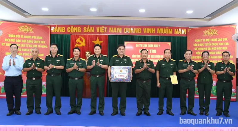 Bộ Tư lệnh Quân khu 7 kiểm tra, nắm tình hình thực hiện nhiệm vụ tại Bệnh viện Quân Dân y miền Đông