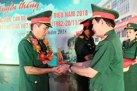 Trường Sĩ quan Lục quân 2 giao lưu tuyên dương 56 giảng viên, cán bộ quản lý tiêu biểu