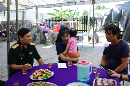 Chính ủy Quân khu chia buồn với gia đình dân quân Nguyễn Thanh Tùng