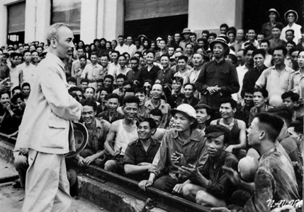 Lời Bác Hồ dạy ngày này năm xưa: “Đảng ta là một đảng cách mạng, ngoài lợi ích của công nhân và nông dân, Đảng ta không có lợi ích nào khác”