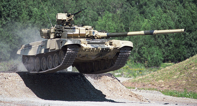 Quân đội Nga nổi tiếng với những thế mạnh quân sự vượt trội và đặc biệt là những siêu xe tăng. Bạn có muốn thưởng thức những hình ảnh chi tiết về quân đội Nga cũng như những kho tàng vũ khí của họ? Nhấn vào ảnh và cùng khám phá những điều thú vị nhé!