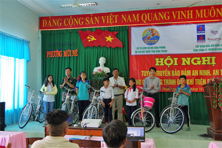 Bộ đội Biên phòng tỉnh Bình Thuận tuyên truyền bảo đảm an ninh, an toàn các công trình dầu khí