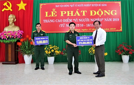 Binh đoàn 16, Bộ Quốc phòng trao tiền ủng hộ "Quỹ vì người nghèo" huyện Bù Đăng, tỉnh Bình Phước