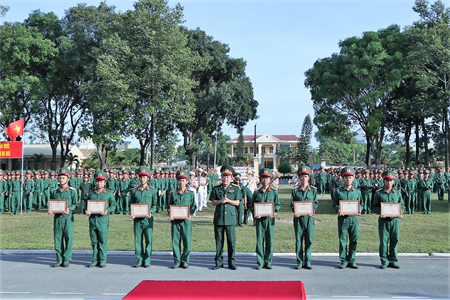 Quân đoàn 4: Hơn 1.000 hạ sĩ quan tốt nghiệp ra trường