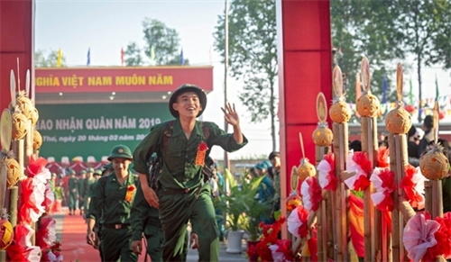 Tiễn đi trang trọng, đón về chu đáo