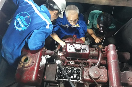 Trung tâm dịch vụ hậu cần - kỹ thuật đảo Sinh Tồn: Kịp thời sửa chữa sự cố tàu cá của ngư dân