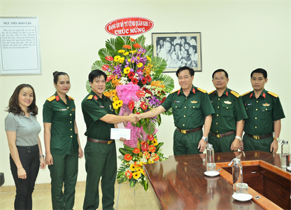 Đại tá Thái Thành Đức, Phó Chủ nhiệm Chính trị Quân khu thăm, chúc mừng Trường Đại học Văn hóa Nghệ thuật Quân đội nhân ngày Nhà giáo Việt Nam