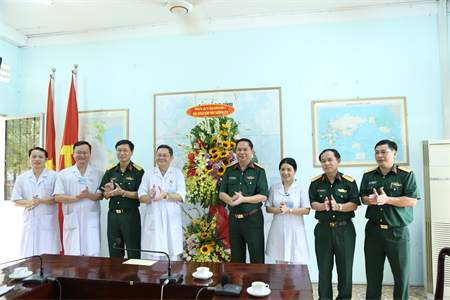 Bộ Tư lệnh Quân đoàn 4 chúc mừng Bệnh viện 4 nhân ngày Thầy thuốc Việt Nam