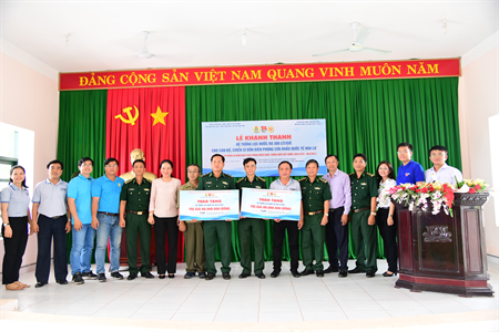 Tặng hệ thống lọc nước cho Đồn Biên phòng Cửa khẩu Quốc tế Hoa Lư