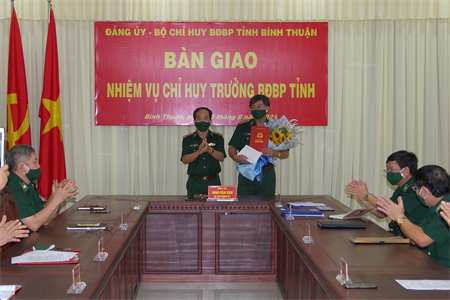 Bàn giao nhiệm vụ Chỉ huy trưởng Bộ đội Biên phòng tỉnh Bình Thuận