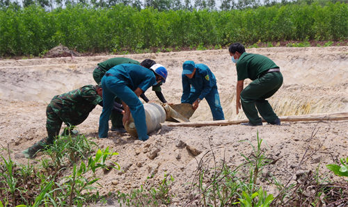 Công binh tỉnh Bình Thuận xử lý an toàn quả bom nặng 450kg