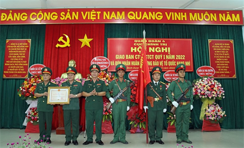 Cục Chính trị Quân đoàn 4 đón nhận Huân chương Bảo vệ Tổ quốc hạng Nhì