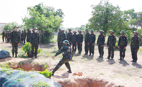 Bộ CHQS tỉnh Bình Thuận kiểm tra công tác huấn luyện chiến sĩ mới