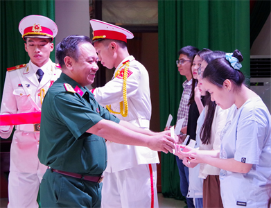 Bộ CHQS tỉnh Bà Rịa-Vũng Tàu tuyên dương học sinh trúng tuyển vào các học viện, nhà trường Quân đội