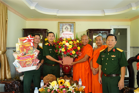 Bộ CHQS tỉnh Bà Rịa - Vũng Tàu thăm, chúc tết cổ truyền Chôl Chnăm Thmây của đồng bào Khmer