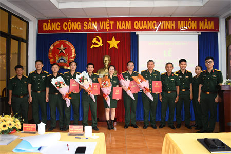 Viện kiểm sát quân sự Quân khu 7 tổ chức trao quyết định bổ nhiệm Kiểm sát viên trung cấp, sơ cấp năm 2023.