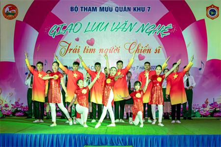 Bộ Tham mưu Quân khu giao lưu văn nghệ chủ đề “Trái tim người chiến sĩ”