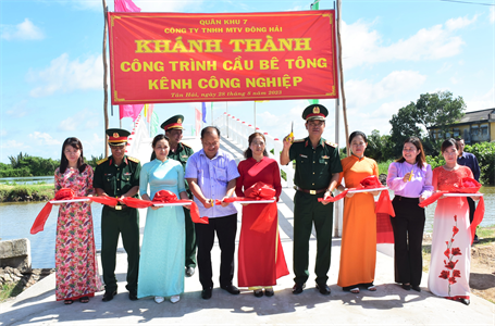 Công ty Đông Hải bàn giao nhà tình nghĩa và khánh thành cầu bê tông nông thôn tại tỉnh Cà Mau