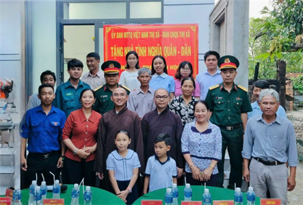 Thị xã La Gi, tỉnh Bình Thuận trao nhà tình nghĩa quân - dân tặng hộ nghèo