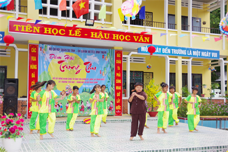 "Đêm hội trăng rằm" cho trẻ em vùng cao Phan Dũng, tỉnh Bình Thuận