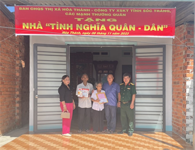 Thị xã Hòa Thành, tỉnh Tây Ninh trao 2 căn nhà “Tình nghĩa quân – dân”