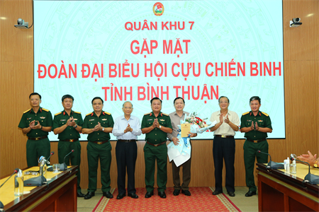 Đoàn đại biểu Hội Cựu chiến binh tỉnh Bình Thuận gặp mặt Bộ Tư lệnh Quân khu 7