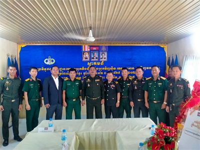 Ban CHQS huyện Vĩnh Hưng thăm, chúc tết Chol Chnam Thmay
