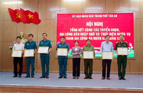 Thành phố Tân An tổng kết công tác tuyển chọn, gọi công dân nhập ngũ