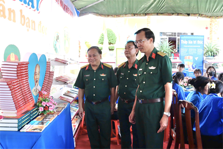 Bộ CHQS tỉnh Bình Phước hưởng ứng Ngày Sách và Văn hóa đọc Việt Nam năm 2024