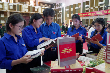 Huyện Thạnh Hóa tổ chức Ngày sách và văn hóa đọc Việt Nam