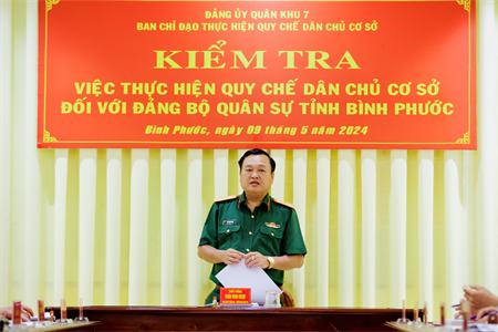 Thiếu tướng Trần Vinh Ngọc kiểm tra thực hiện Quy chế dân chủ cơ sở tại Đảng ủy Quân sự tỉnh Bình Phước