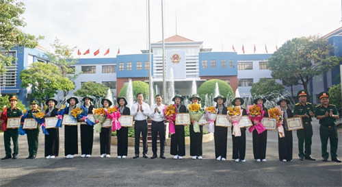 Quận 12 khen thưởng lực lượng tham gia diễu binh, diễu hành kỷ niệm 70 năm chiến thắng Điện Biên Phủ