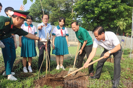 LLVT huyện Bình Chánh tham gia Tết trồng cây Đời đời nhớ ơn Bác Hồ